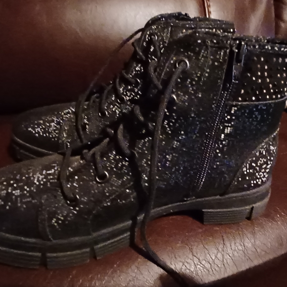 Sparkly Boots - Picture 2 of 7